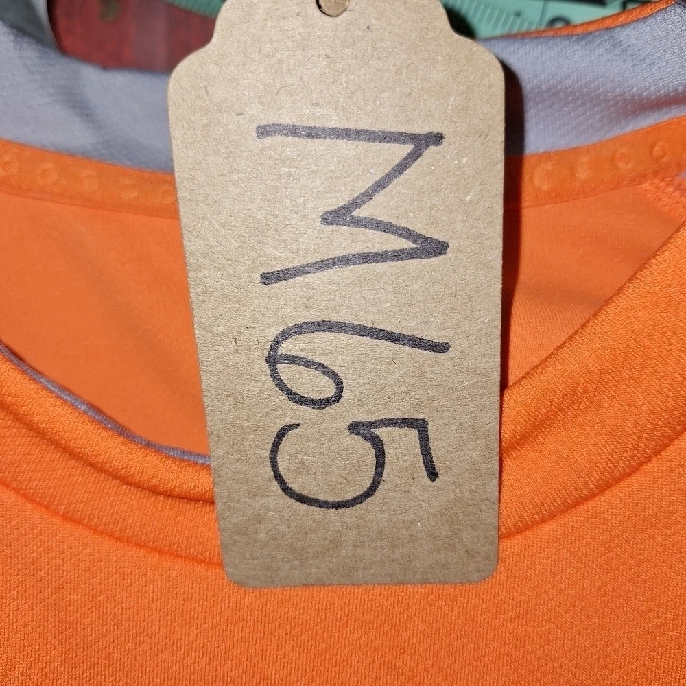 A Nike FitDry short sleeve t-shirt in a men's size medium. EUC.